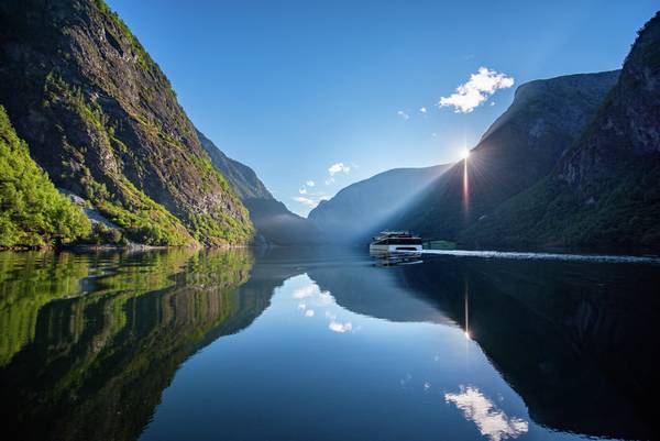 Met een fjordcruise ontdek je Noorwegen vanaf het water - Foto Sverre Hjornevik
