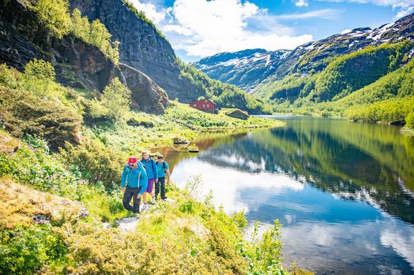Wandelen in Aurlandsdalen - Foto Sverre Hjornevik